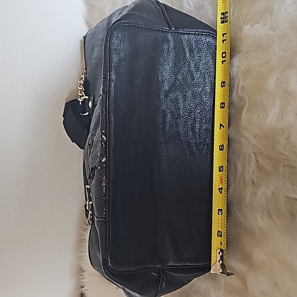 Betsey Johnson vegan leather laser cut purse tote golden tone roses - Picture 14 of 14